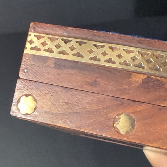 Wooden/Brass Elephant Inlay Small Indian Style Trinket Box. - Picture 8 of 11